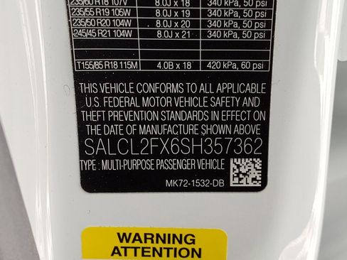 Certified 2025 Land Rover Discovery Sport Dynamic SE image 16