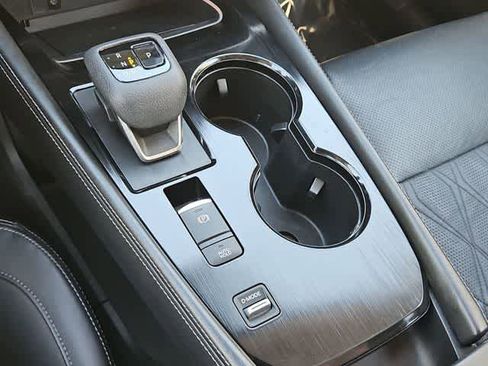 Used 2022 Nissan Rogue Platinum w/ Head-Up Display Package image 33