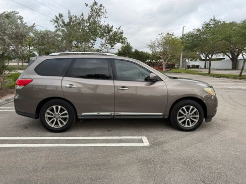 Used 2014 Nissan Pathfinder SL w/ SL Premium Package image 9