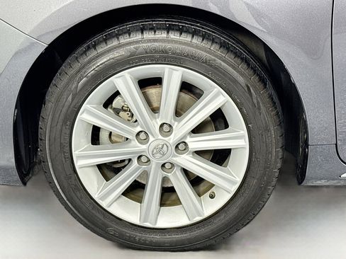 Used 2013 Toyota Camry XLE FWD image 29