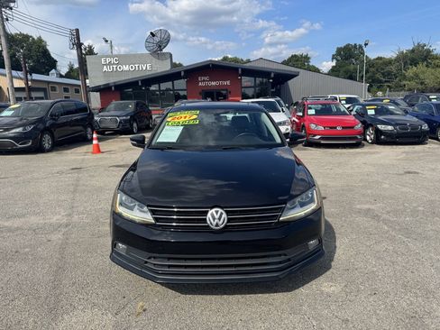 Used 2017 Volkswagen Jetta SEL FWD image 2