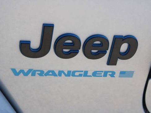 Used 2023 Jeep Wrangler Unlimited Sahara AWD/4WD image 9