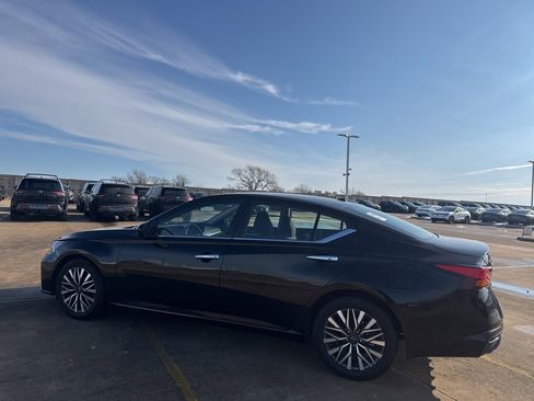 Certified 2023 Nissan Altima 2.5 SV w/ SV Premium Package image 9