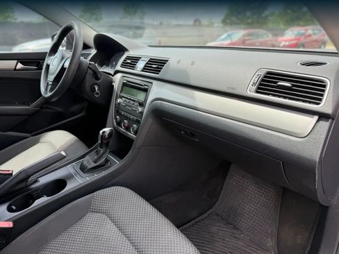 Used 2013 Volkswagen Passat 2.5 S FWD image 19