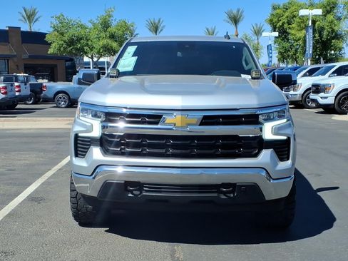 Used 2022 Chevrolet Silverado 1500 LT w/ Z71 Off-Road Package AWD/4WD image 2