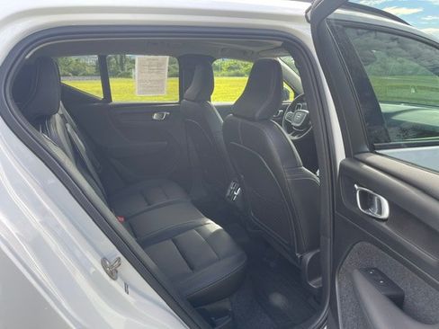Used 2025 Volvo XC40 B5 Plus AWD/4WD image 11