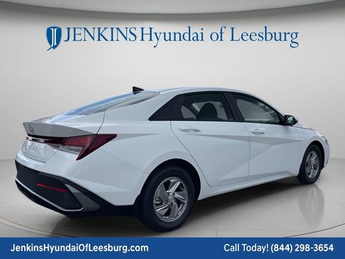 New 2026 Hyundai Elantra SE FWD image 4