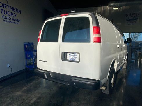 Used 2009 Chevrolet Express 2500 image 3