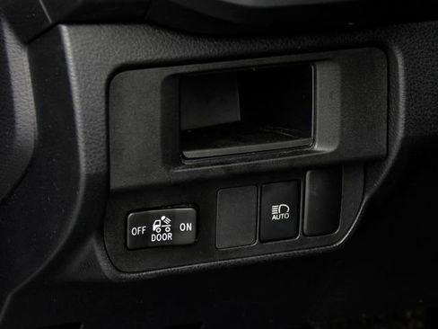 Used 2018 Toyota Tacoma SR image 26