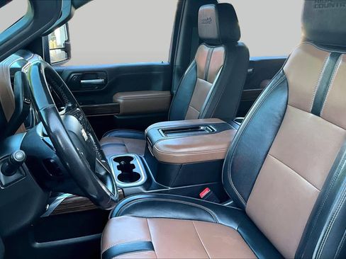 Used 2022 Chevrolet Silverado 3500 High Country w/ Technology Package AWD/4WD image 8