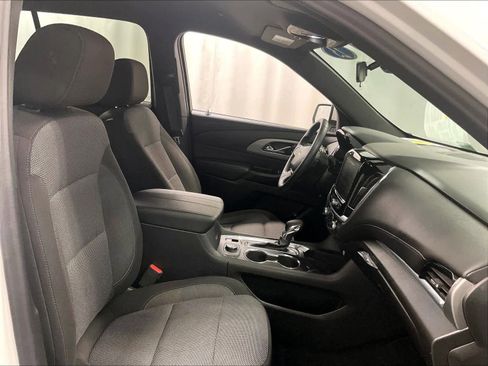 Used 2023 Chevrolet Traverse LT image 11