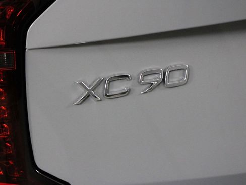 New 2025 Volvo XC90 B6 Ultra image 16