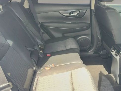 Used 2018 Nissan Rogue S FWD image 17