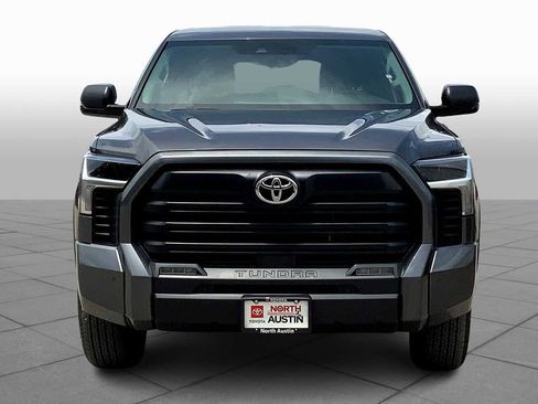 Used 2022 Toyota Tundra SR5 w/ SR5 Convenience Package image 4