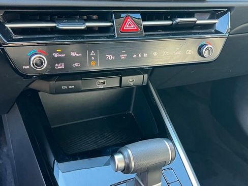 Used 2024 Kia Niro LX image 21