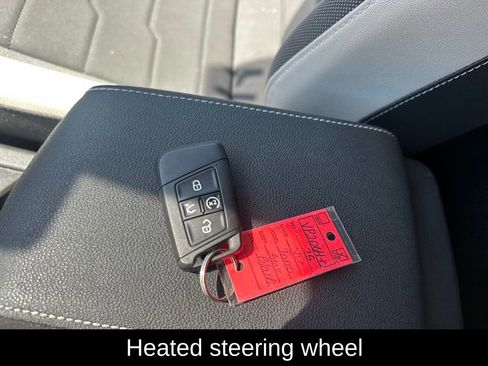 Used 2025 Volkswagen Taos SE image 13