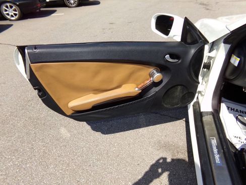 Used 2011 Mercedes-Benz SLK 300 image 13