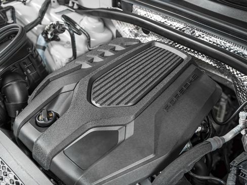 Certified 2026 Porsche Macan AWD/4WD image 12