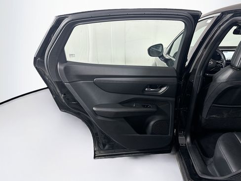 Used 2023 Nissan Ariya FWD image 27