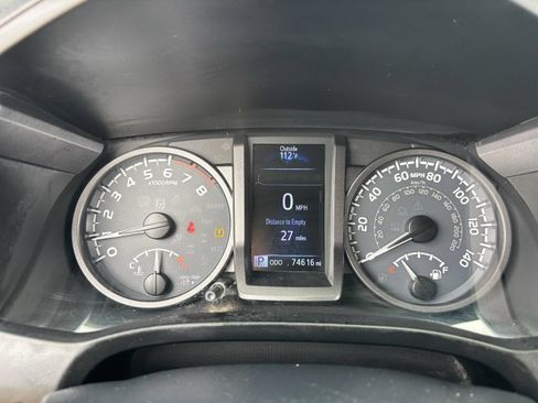 Used 2018 Toyota Tacoma TRD Off-Road AWD/4WD image 31
