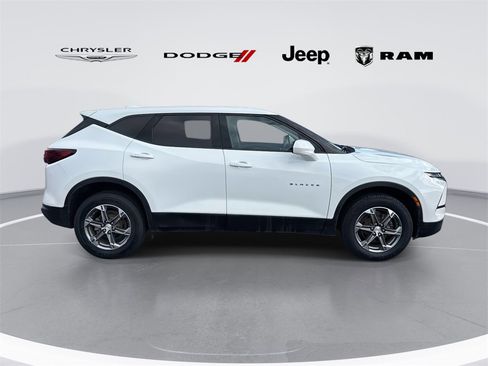 Used 2023 Chevrolet Blazer LT w/ Driver Confidence Package image 2