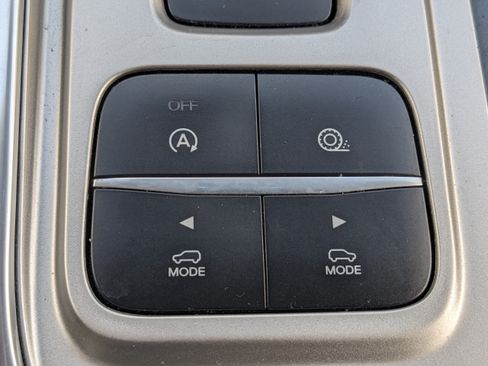 Used 2020 Ford Explorer XLT w/ Equipment Group 202A RWD image 28