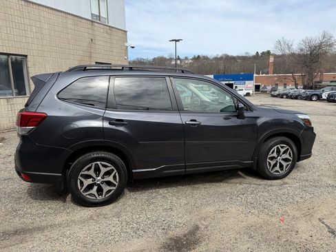 Used 2019 Subaru Forester Premium image 7