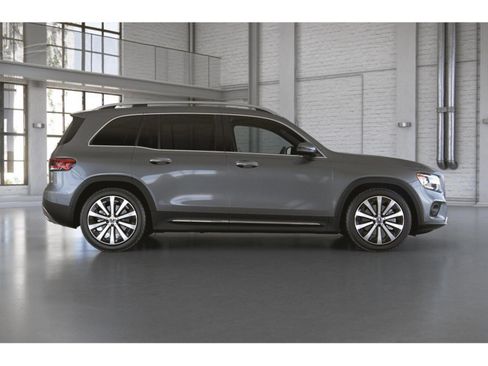 Used 2021 Mercedes-Benz GLB 250 4MATIC image 2