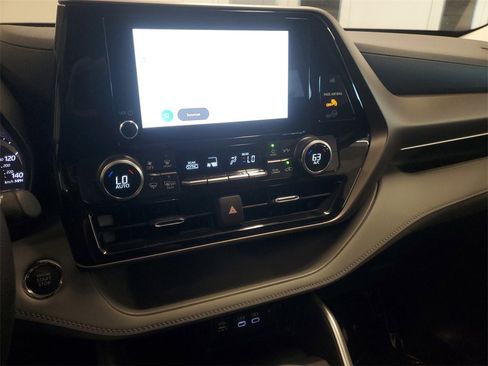 Used 2023 Toyota Highlander L image 25
