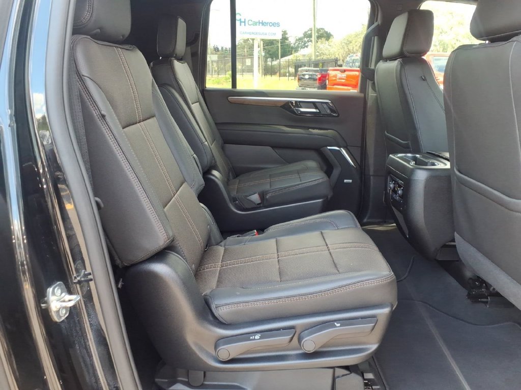 Used 2026 Chevrolet Suburban High Country AWD/4WD image 16