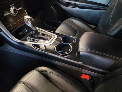 Used 2018 Ford Edge Titanium FWD image 26