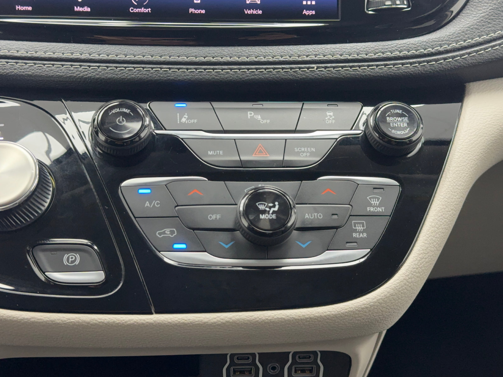 Used 2023 Chrysler Pacifica Touring-L FWD image 27