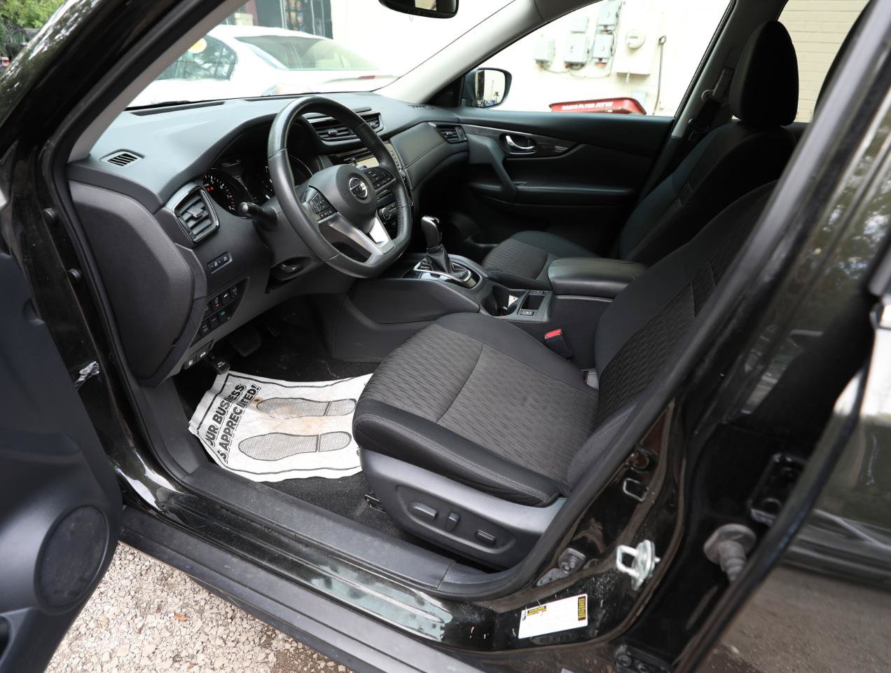 Used 2017 Nissan Rogue SV w/ SV Premium Package AWD/4WD image 18