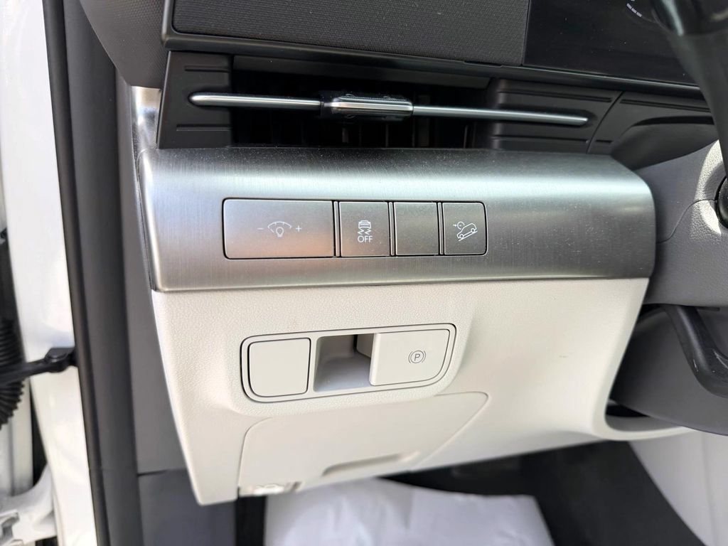 Used 2024 Hyundai Kona SEL AWD/4WD image 18