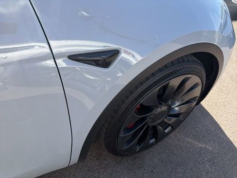 Used 2022 Tesla Model Y Performance image 14