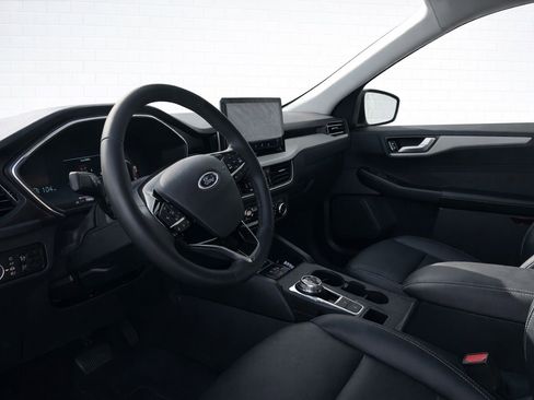 Used 2023 Ford Escape Platinum image 2