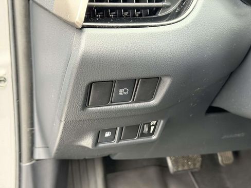 Used 2019 Toyota C-HR XLE image 19