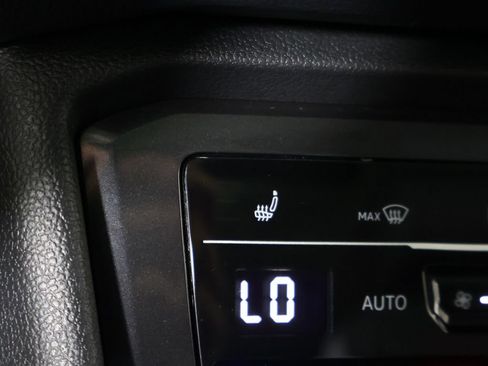Used 2024 Volkswagen Tiguan SE FWD image 52