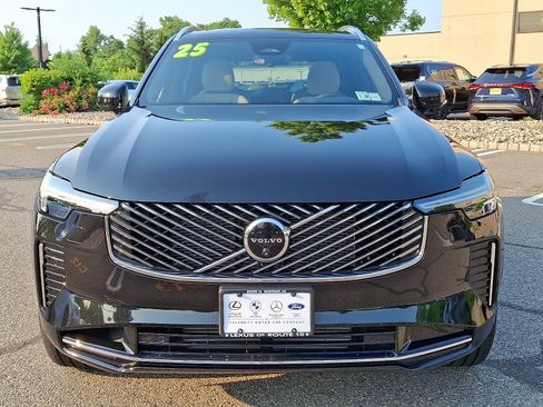 Used 2025 Volvo XC90 T8 Plus w/ Protection Package AWD/4WD image 2