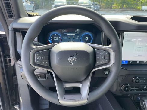 New 2025 Ford Bronco 4-Door image 4
