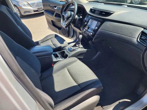 Used 2017 Nissan Rogue SV w/ SV Premium Package AWD/4WD image 15