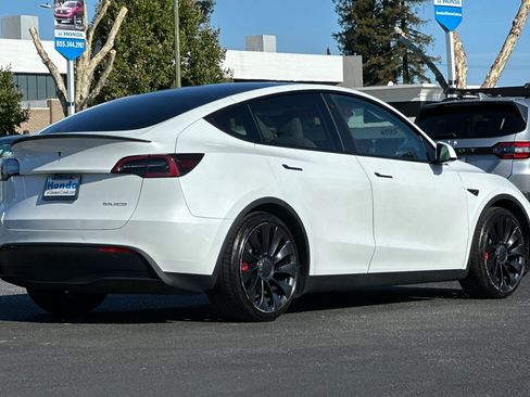 Used 2022 Tesla Model Y Performance AWD/4WD image 8