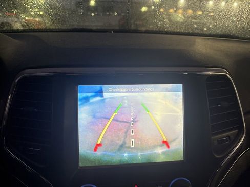 Used 2016 Jeep Grand Cherokee Limited image 15