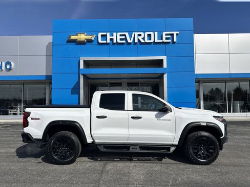 Certified 2023 Chevrolet Colorado Trail Boss w/ Technology Package AWD/4WD image 1