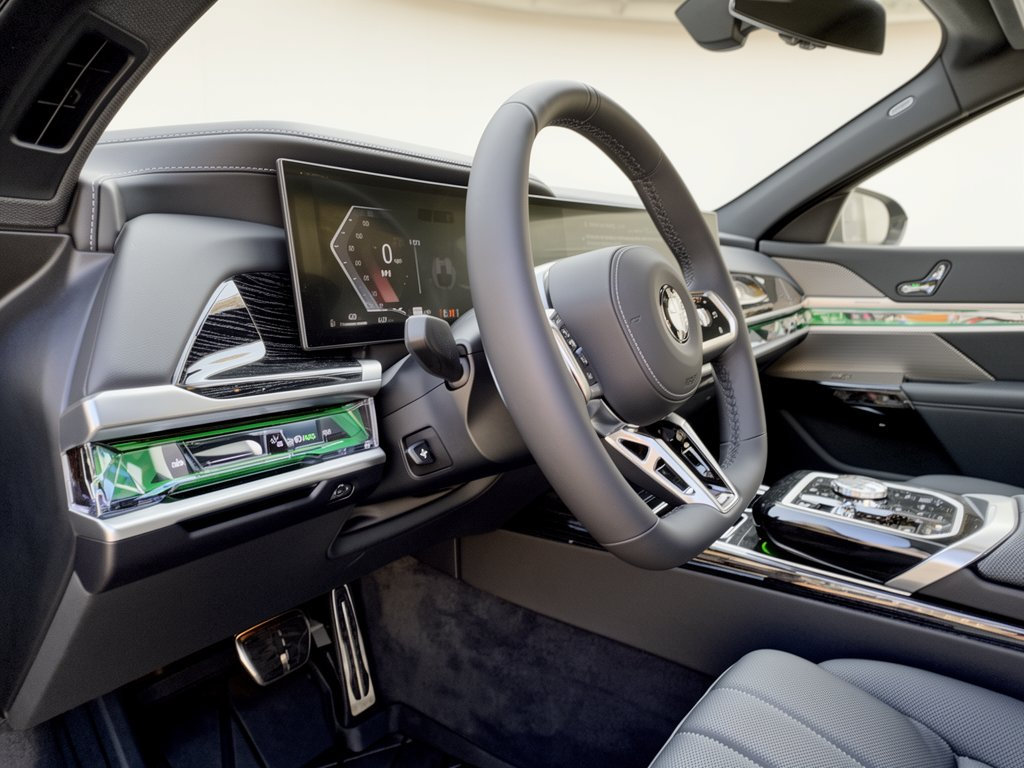 Used 2026 BMW 740i xDrive w/ Executive Package AWD/4WD image 4