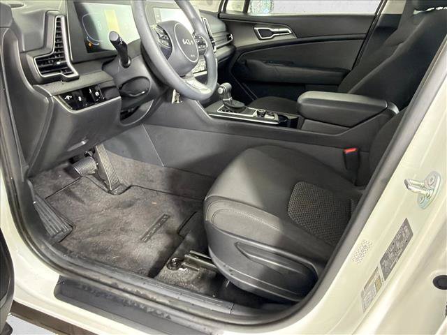 Used 2025 Kia Sportage LX FWD image 9