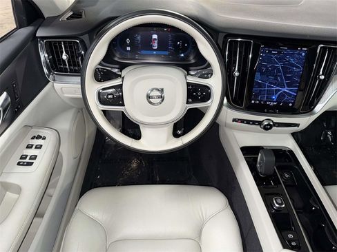 Used 2023 Volvo S60 B5 Plus image 4