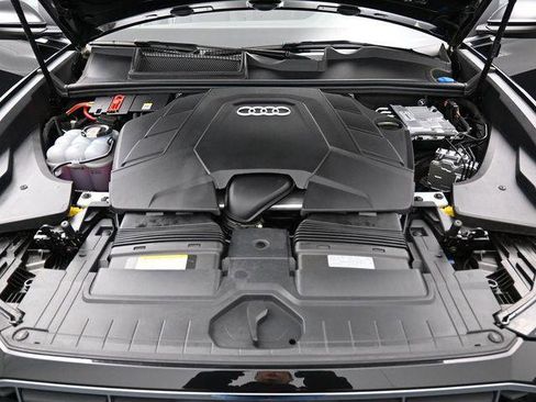 Used 2023 Audi Q8 Premium image 38