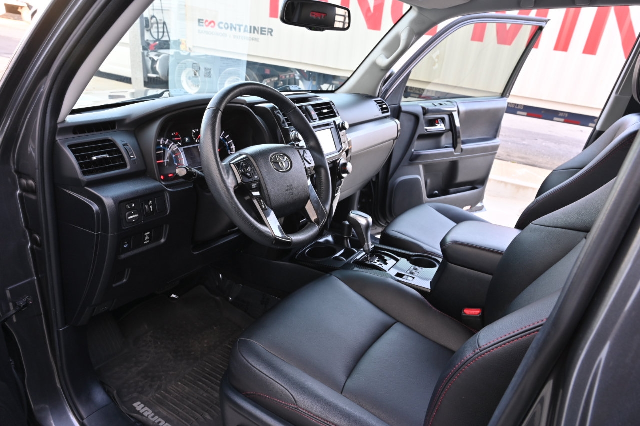 Used 2018 Toyota 4Runner TRD Off-Road Premium AWD/4WD image 12