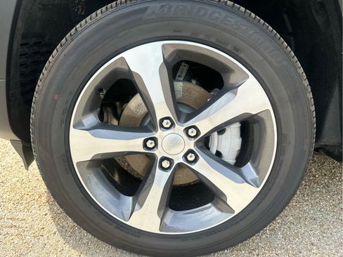 New 2025 Jeep Grand Cherokee Limited w/ Luxury Tech Group II image 13